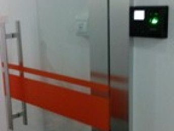 崇文安装玻璃隔断 钢化玻璃隔断助力北京工装装修，打造现代办公空间